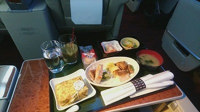 20170805_202350_557機内食.jpg