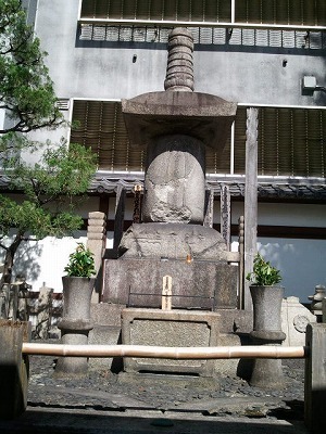2012-08-02 信長の墓.jpg