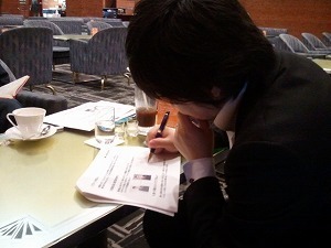 打ち合わせ中３００ｓ.jpg