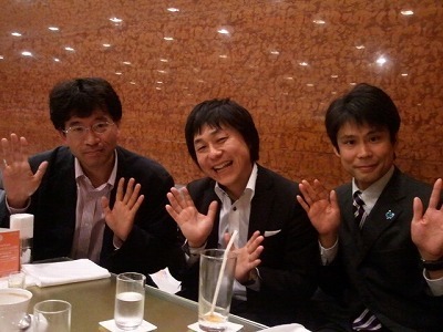 打ち合わせ３人.jpg